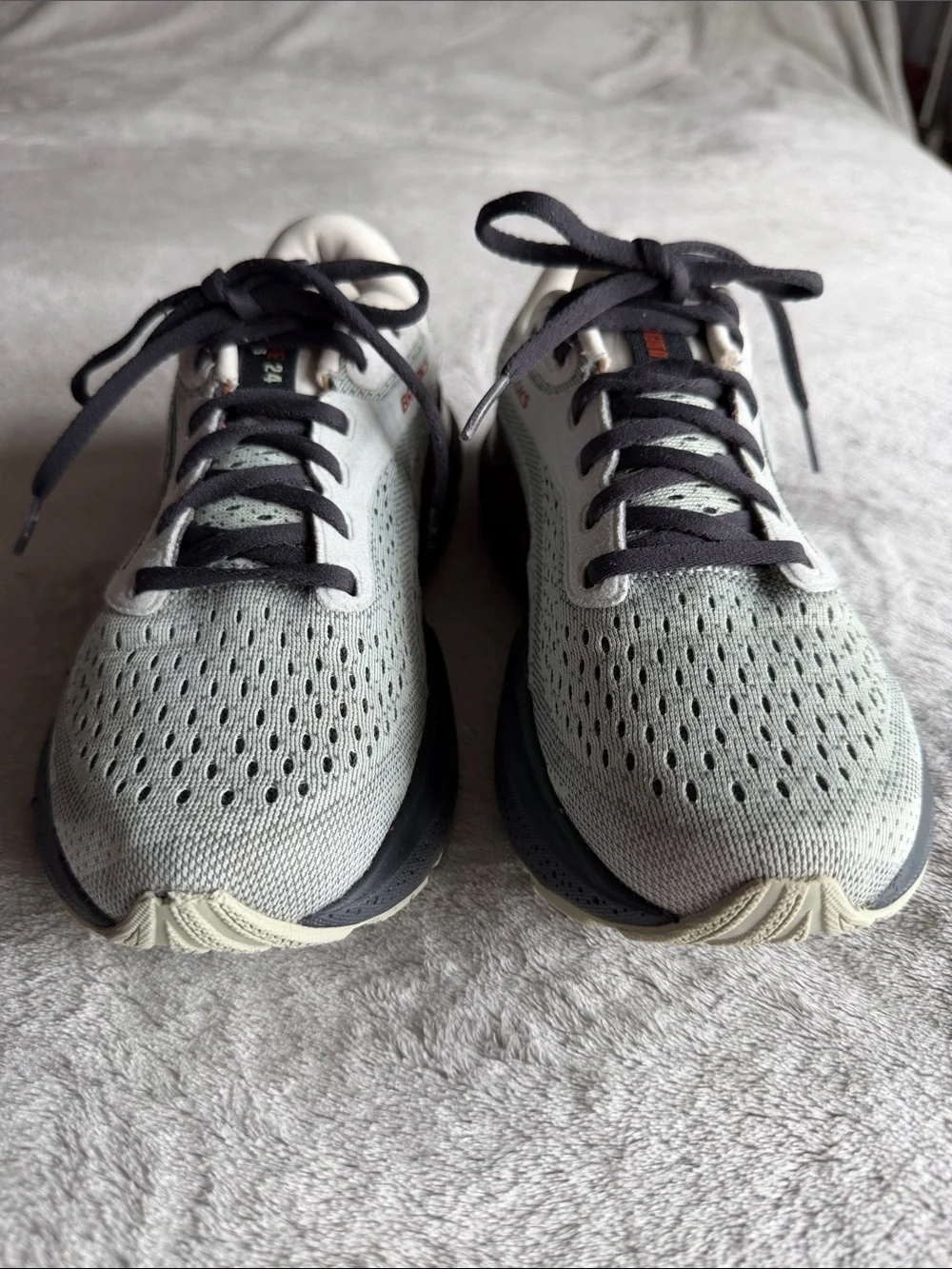 Brooks Adrenaline GTS Running Shoes. Sz 6.5 Wide. Gray. Good tread. Lightweight.